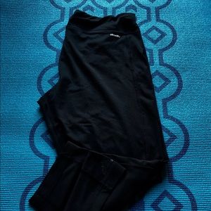 ADIDAS CLIMATE CAPRIS IN ALL BLACK, SIZE LARGE